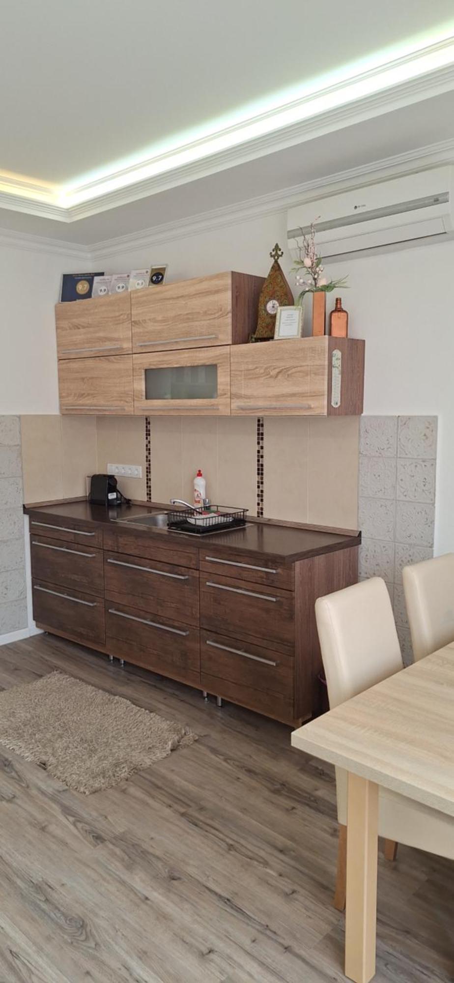 Апартаменти Paradise Apartmanhaz *