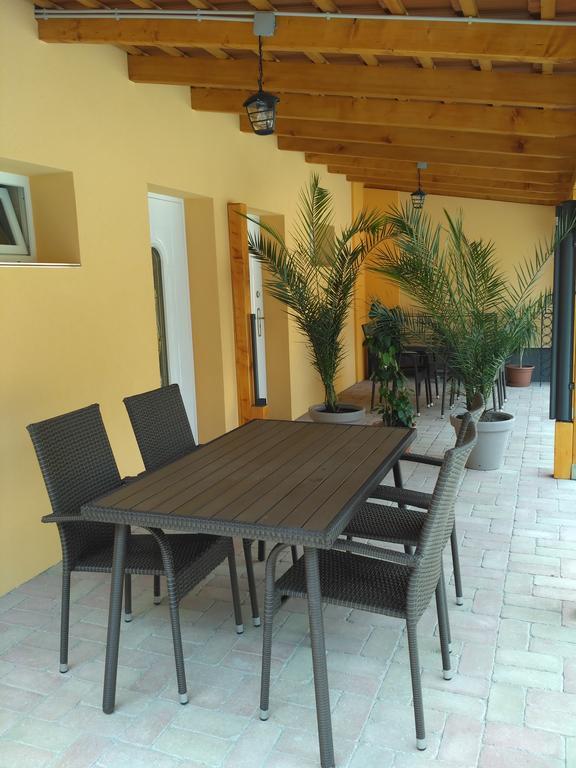 Paradise Apartmanhaz *
